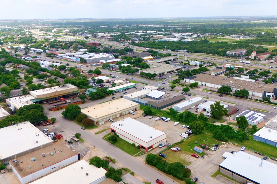 More Photos Of 2004 Lamar Dr, Round Rock Warehouse For Lease