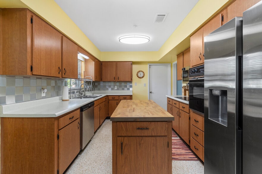 More Photos Of 207 W Wheeler Rd, Seffner Assisted Living For Sale
