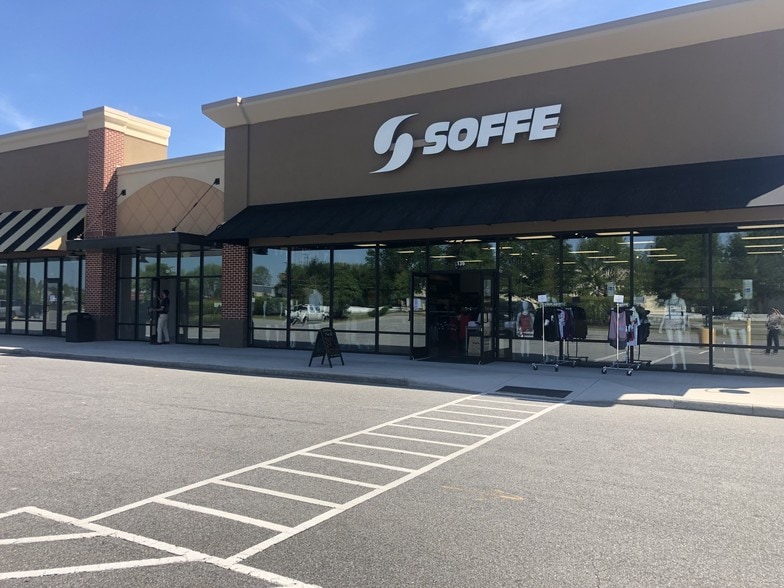 More Photos Of 4600 E 10th St, Greenville General Retail For Lease