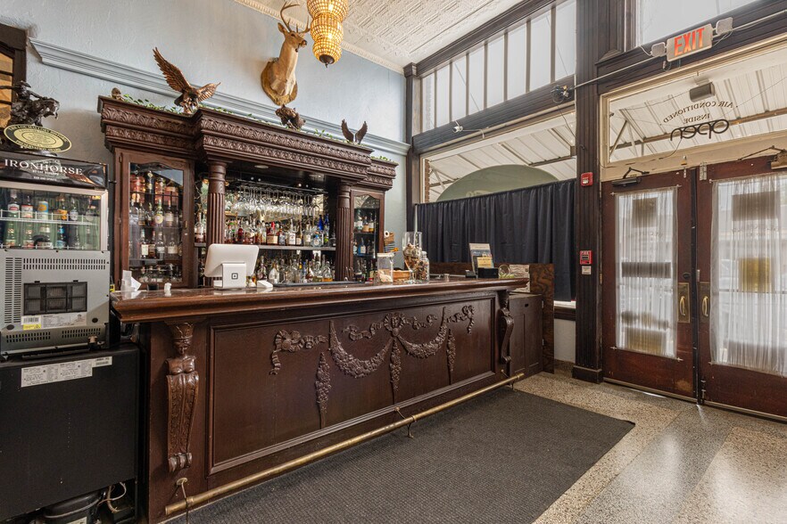 More Photos Of 115 E Commerce St, Mineola Hotel For Sale