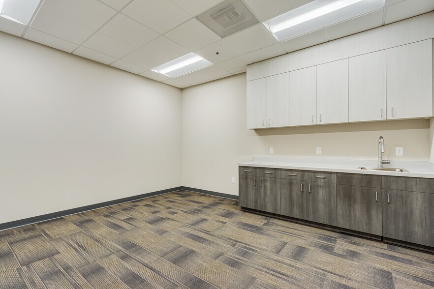 More Photos Of 14280 Rebecca St, Moreno Valley Service For Lease