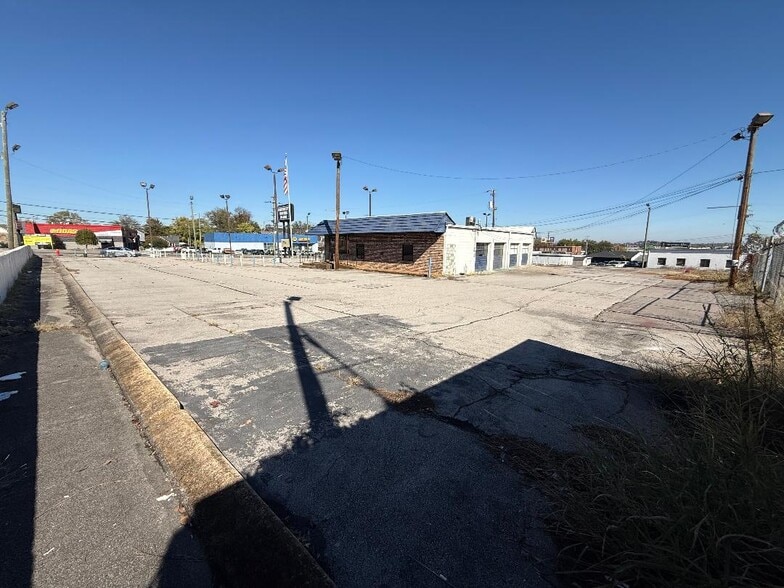 More Photos Of 6005 Charlotte Pike, Nashville Freestanding For Lease