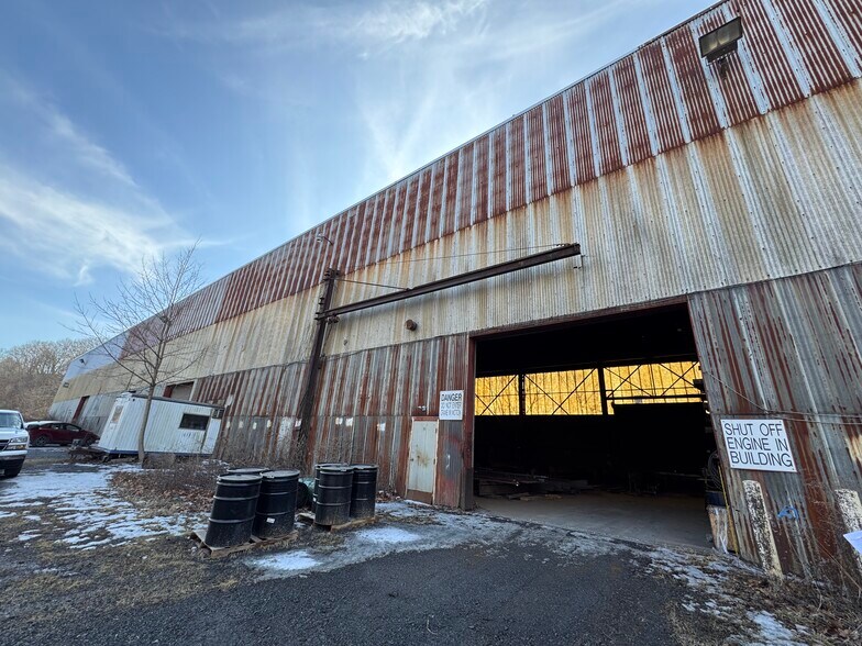 More Photos Of 364 Cherry St, Slatington Warehouse For Sale