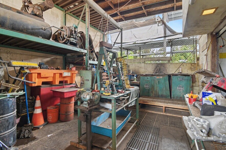 More Photos Of 1235-1239 Cushman Ave, San Diego Service For Sale