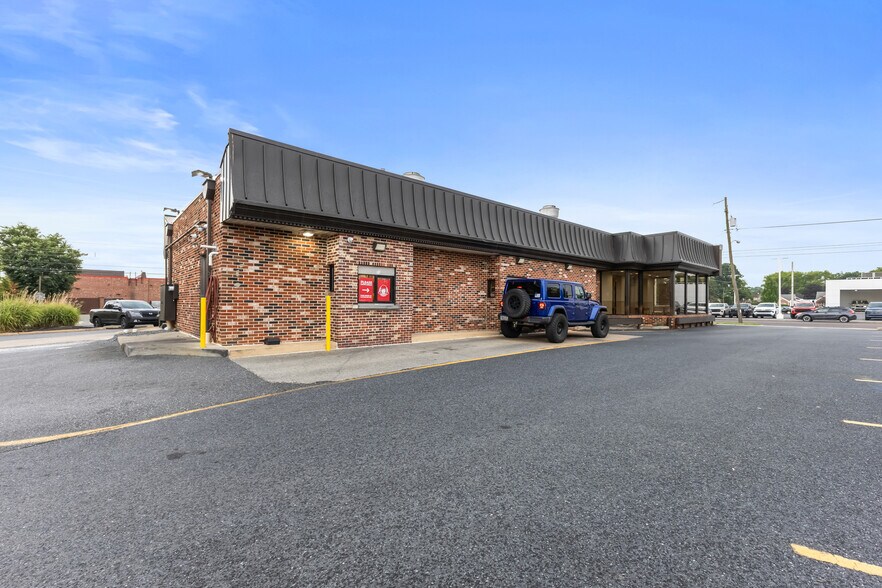 More Photos Of 743 E Main St, Palmyra Fast Food For Sale