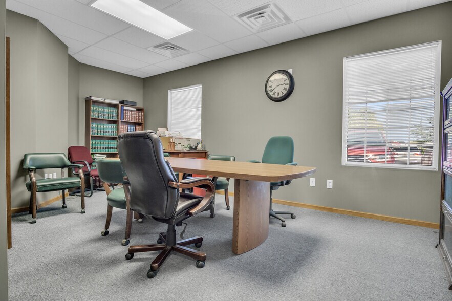 More Photos Of 5308 Parklane Dr, Kearney Serviced Offices For Sale