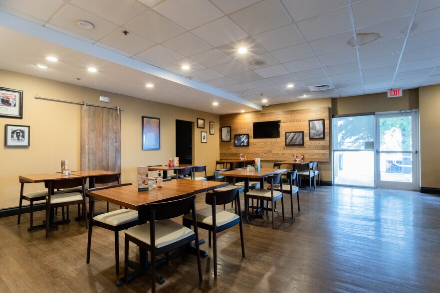 More Photos Of 600 Interstate 30, Little Rock Hotel For Sale