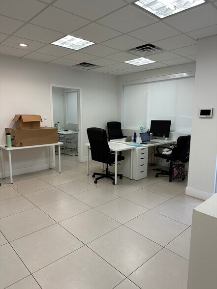 More Photos Of 335 Ne 61st St, Miami Flex For Lease