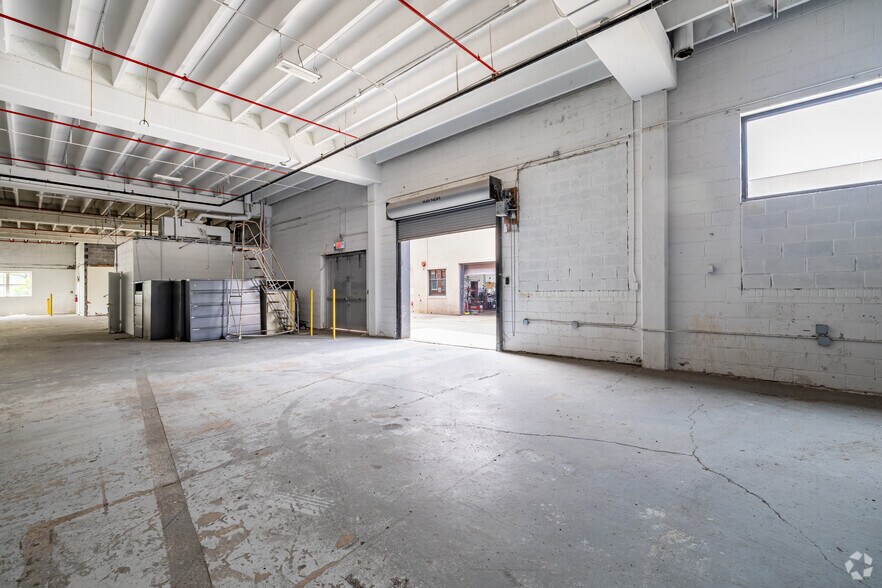 More Photos Of 41 Bancker St, Englewood Warehouse For Lease
