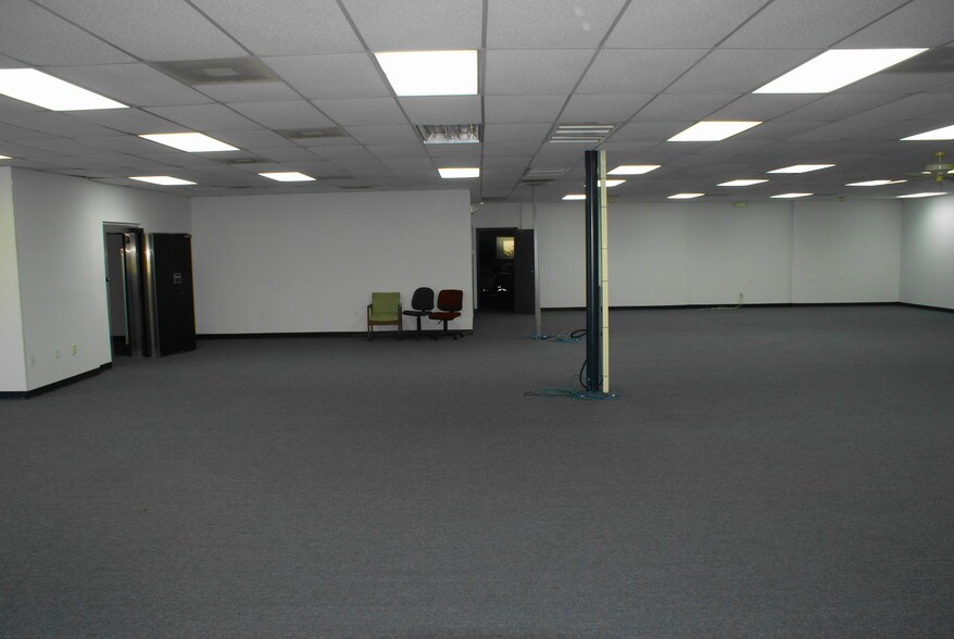 More Photos Of 6003 126th Ave N, Clearwater Bank For Lease