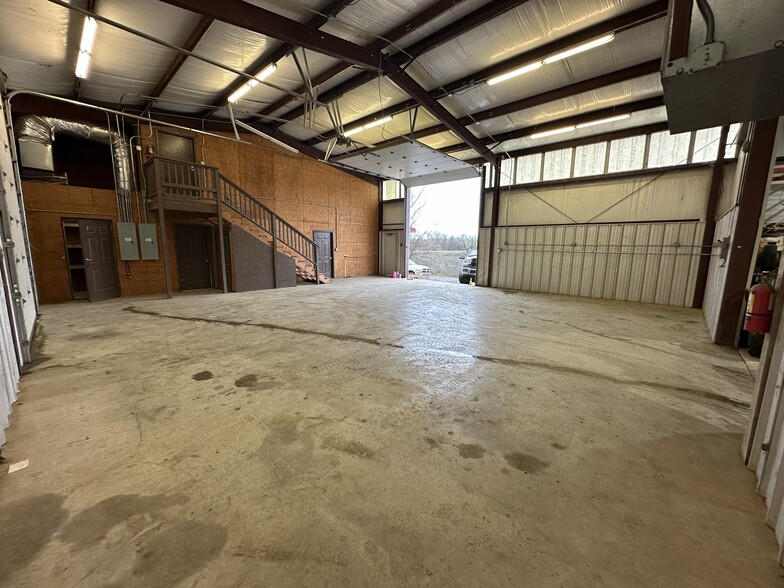 More Photos Of 4190 Highway 64, Plumerville Warehouse For Lease