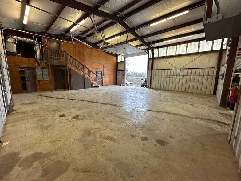 More Photos Of 4190 Highway 64, Plumerville Warehouse For Lease