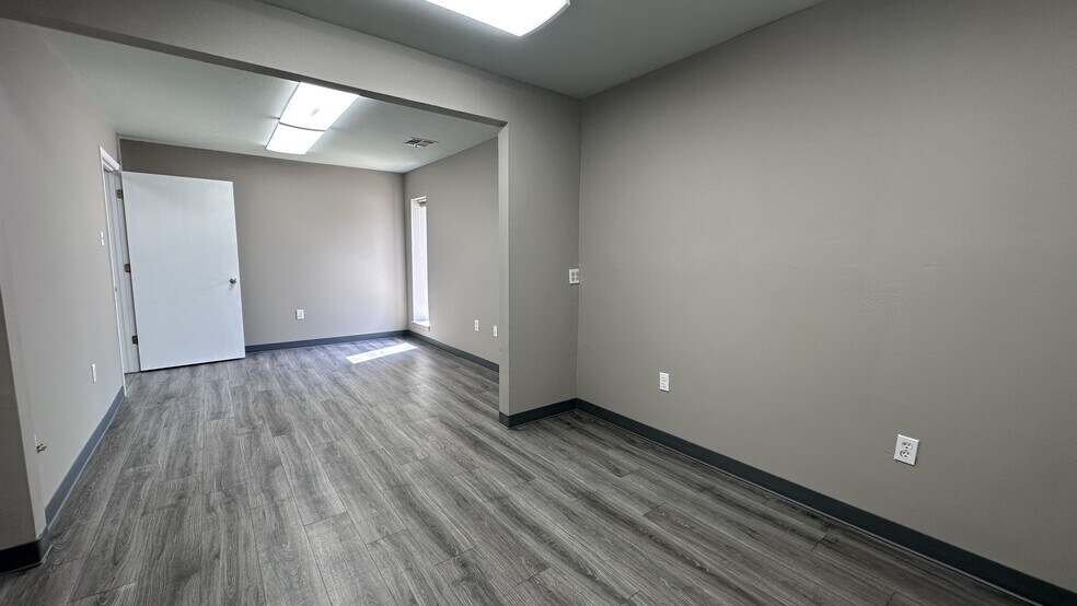 More Photos Of 13404 Redfish Ln, Stafford Warehouse For Lease