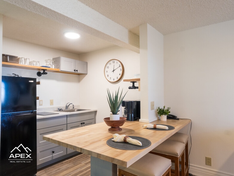 More Photos Of 339 Wasatch Rd, Evanston Hotel For Sale