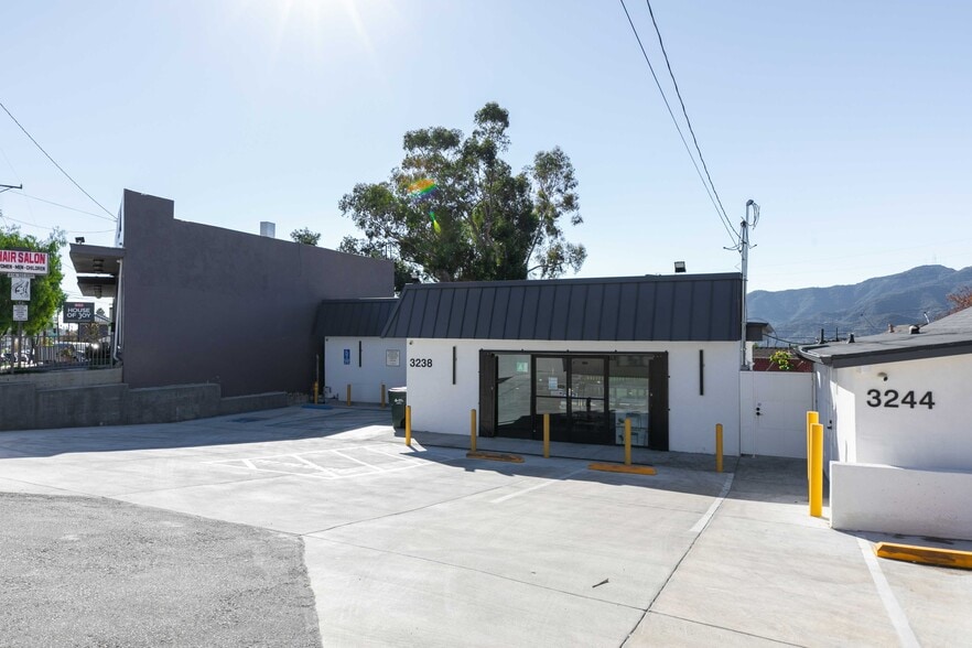 More Photos Of 3238 Foothill Blvd, Glendale Freestanding For Sale