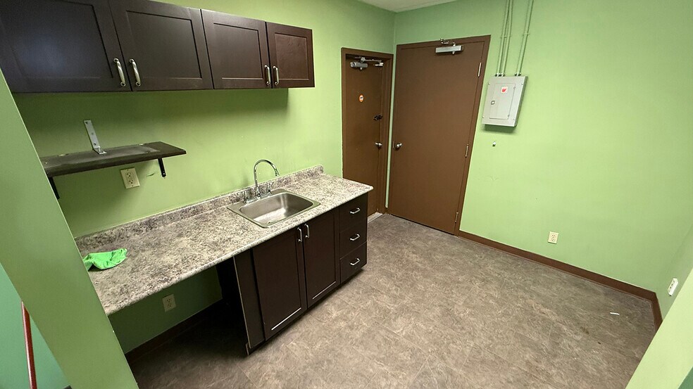 More Photos Of 1215 Henderson Hwy, Winnipeg Office For Lease