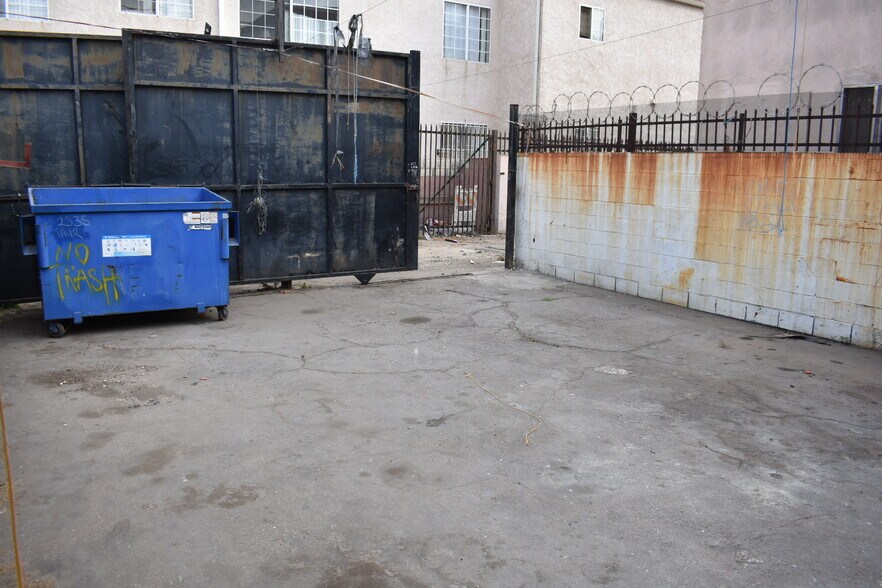 More Photos Of 5007-5009 W Adams Blvd, Los Angeles Storefront Retail Residential For Sale