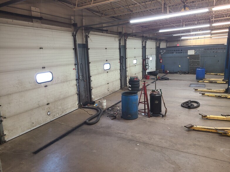More Photos Of 3521 Grape Rd, Mishawaka Auto Dealership For Lease
