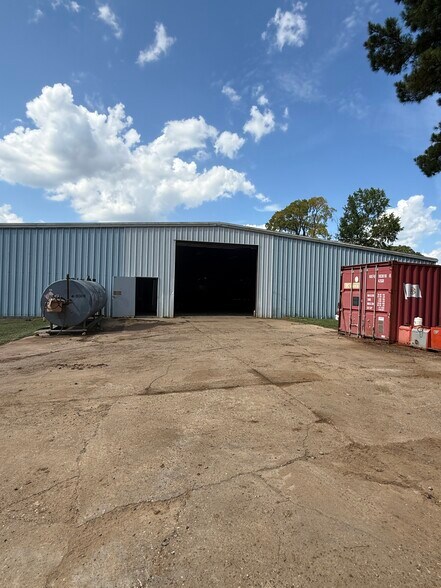More Photos Of 909 W 70th St, Shreveport Warehouse For Sale