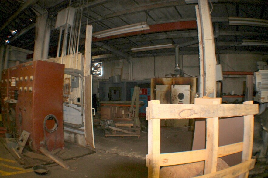 More Photos Of 5517 Dorbrandt St, Houston Warehouse For Lease