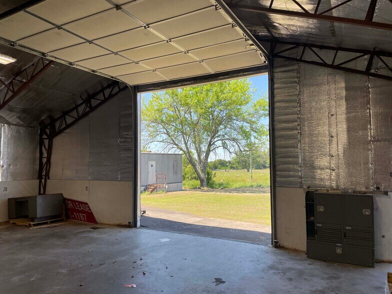 More Photos Of 16525 Highway 65 S, Damascus Warehouse For Sale