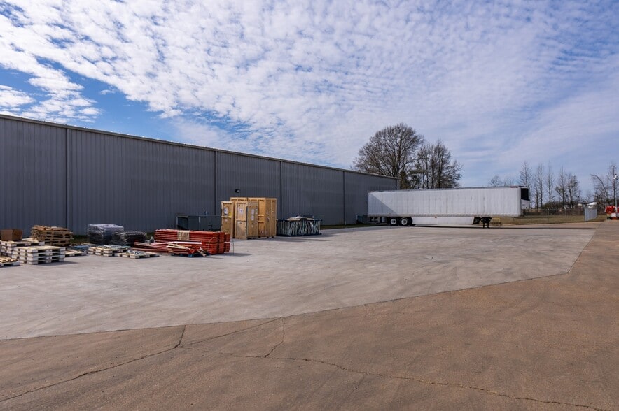 More Photos Of 135 Industrial Dr N, Madison Warehouse For Sale