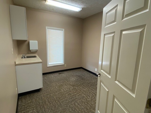 More Photos Of 950 S Kenmore Dr, Evansville Medical For Lease