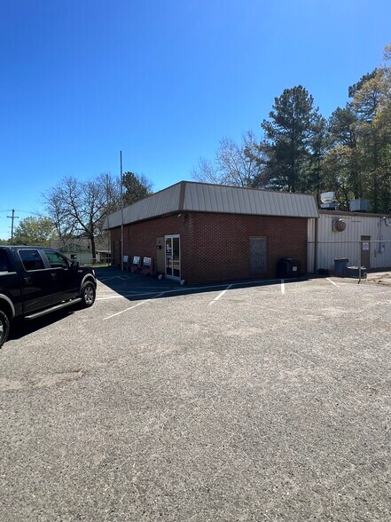 More Photos Of 612 Slater St, Kings Mountain Flex For Lease