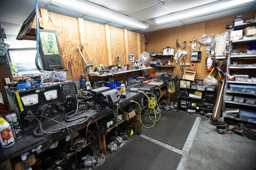 More Photos Of 14825 US Highway 19, Hudson Service For Sale