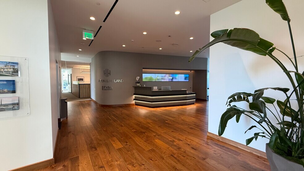 More Photos Of 243 N Canon Dr, Beverly Hills Office For Lease