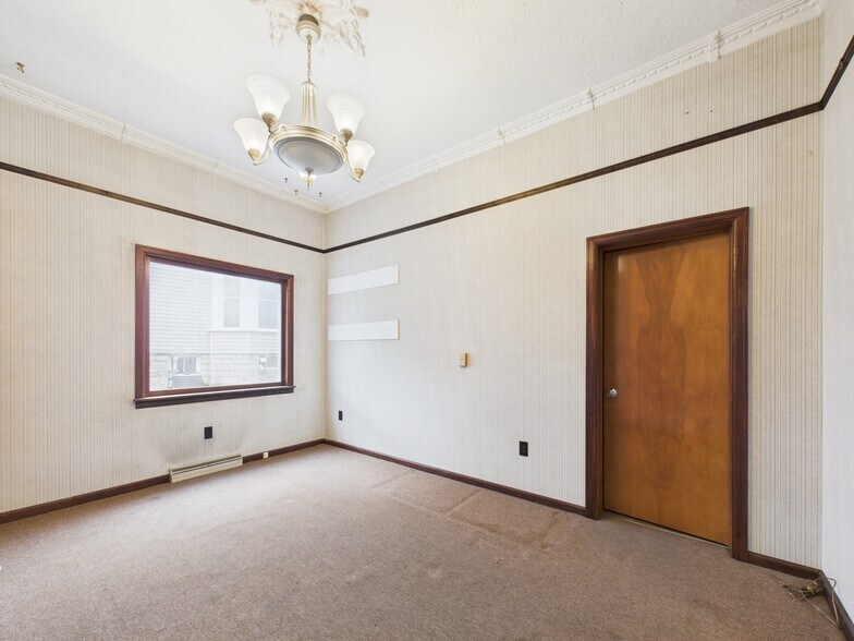 More Photos Of 40 E Genesee St, Auburn Storefront Retail Residential For Sale