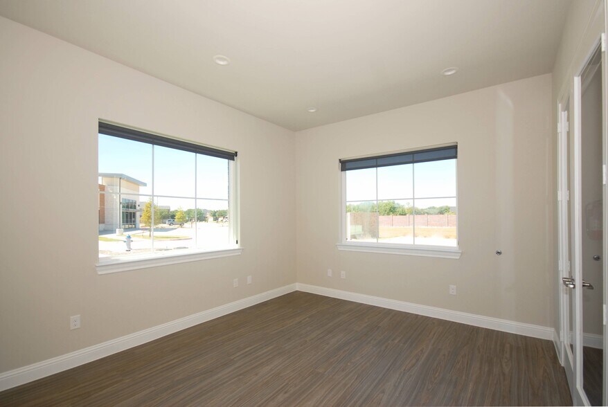 More Photos Of 2601 Little Elm Pky, Little Elm Office For Lease