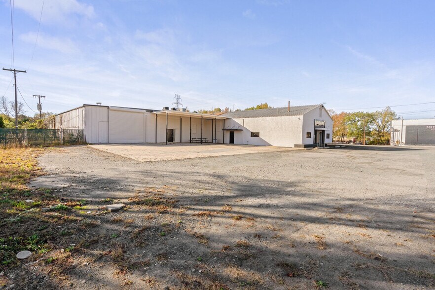 More Photos Of 2601 Wilkinson Blvd, Charlotte Industrial For Sale