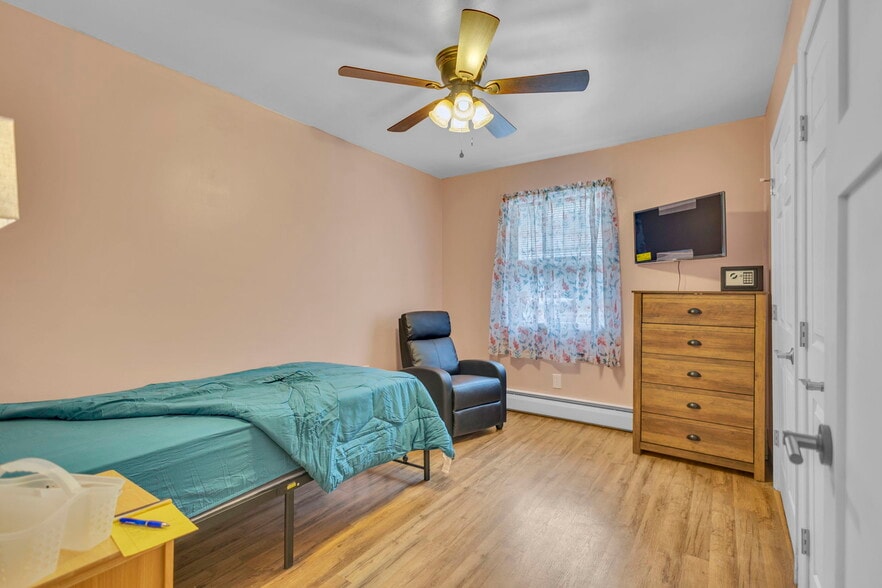 More Photos Of 106 Carr St, Nicholson Assisted Living For Sale