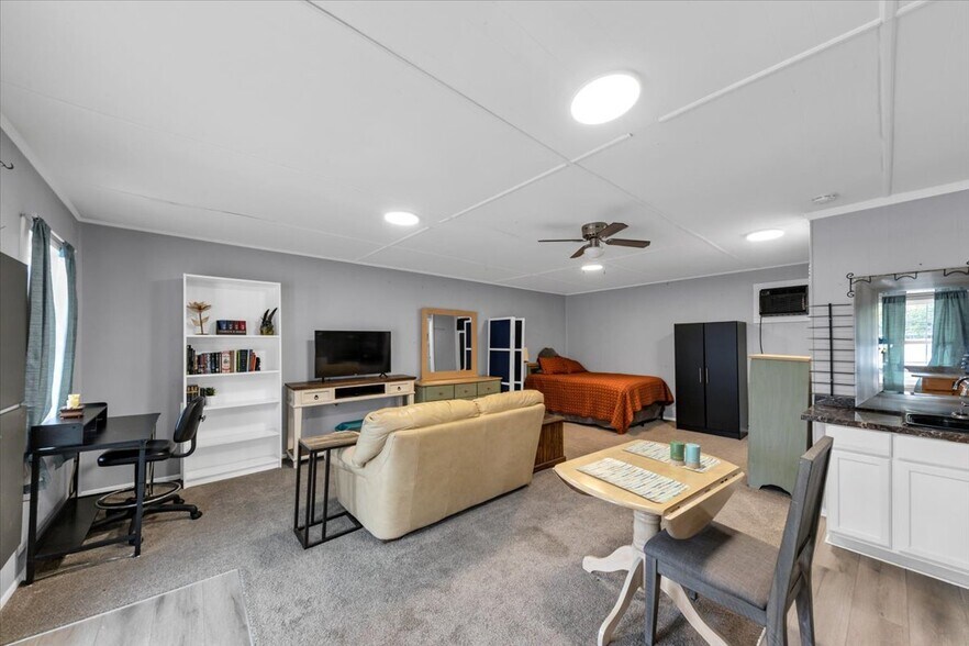 More Photos Of 6071 N Main St SE, Acworth Flex For Sale