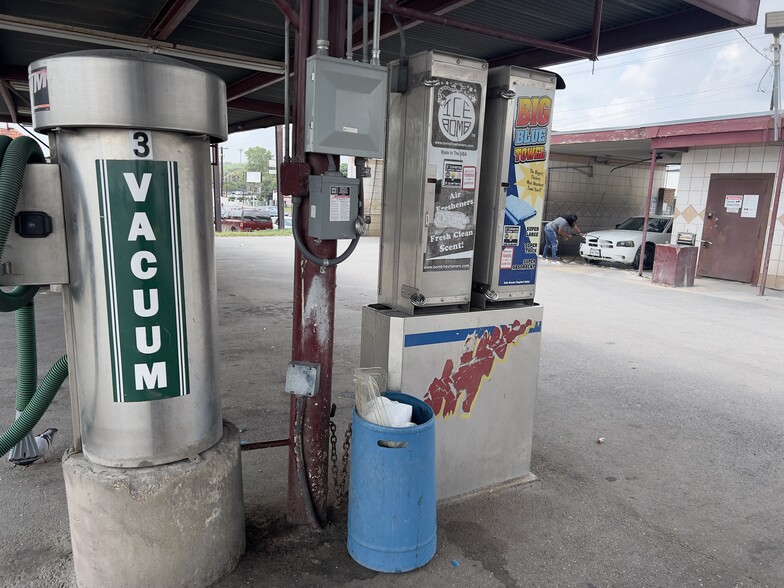 More Photos Of 1733 Bandera Rd, San Antonio Carwash For Sale