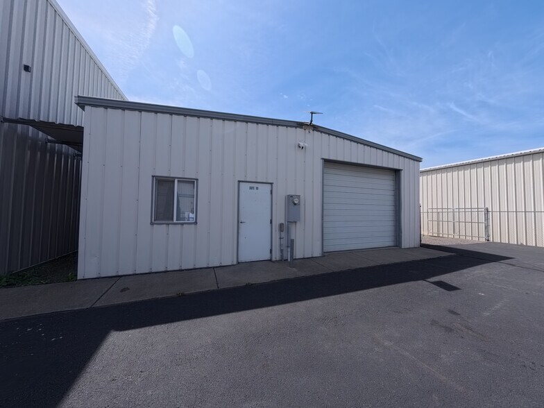 More Photos Of 635 SE Business Way, Bend Showroom For Sale