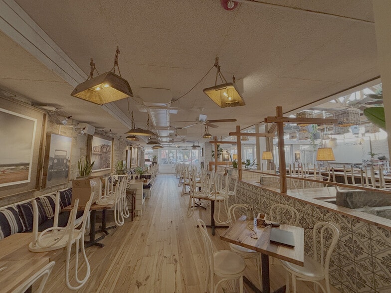 More Photos Of 1635-1637 N Damen Ave, Chicago Storefront For Sale