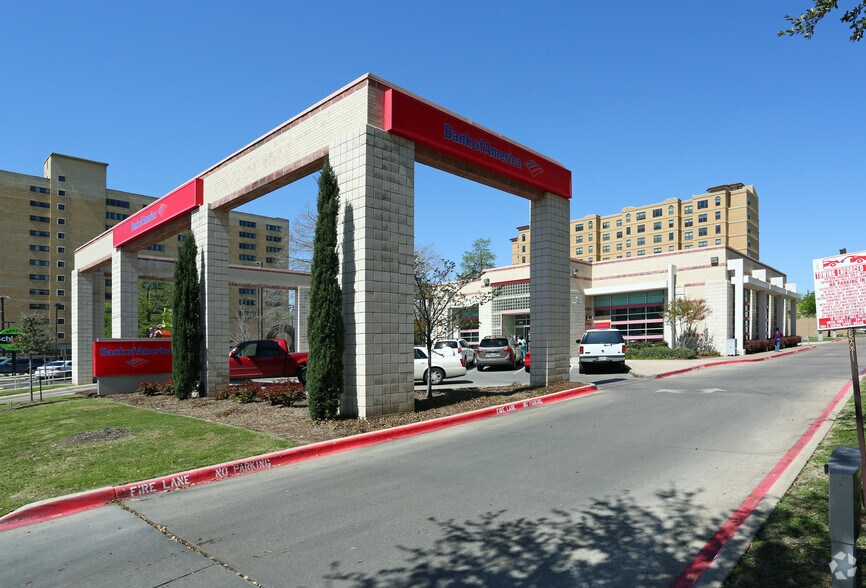 Primary Photo Of 3921 Gaston Ave, Dallas Bank For Lease