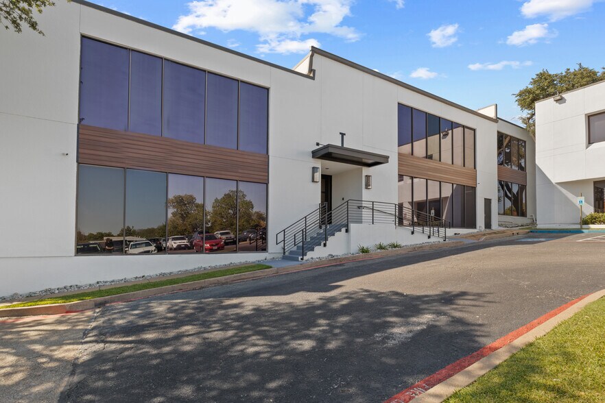 More Photos Of 3509 Hulen St, Fort Worth Office For Lease