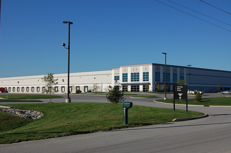 More Photos Of 6887 W 350 N, Greenfield Warehouse For Lease