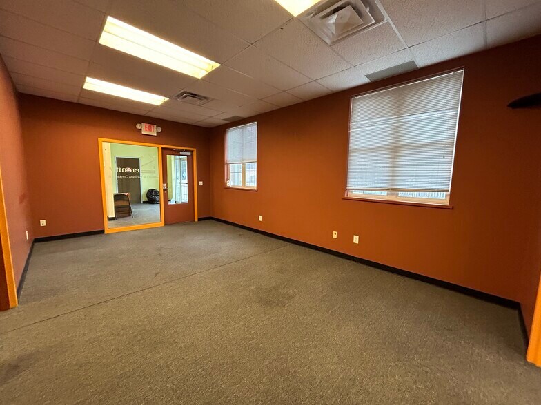 More Photos Of 7344 Pearl Rd, Middleburg Heights Office For Lease