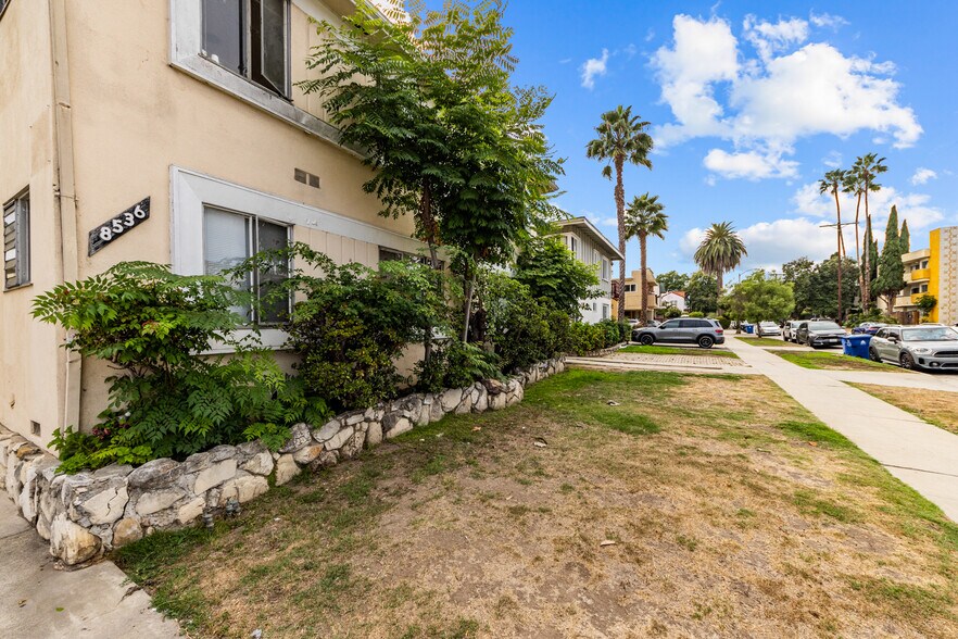 More Photos Of 8536 Saturn St, Los Angeles Apartments For Sale