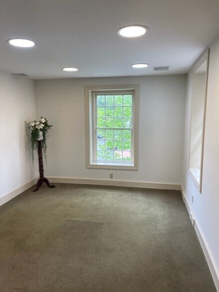 More Photos Of 222 Delaware St, New Castle Restaurant For Lease