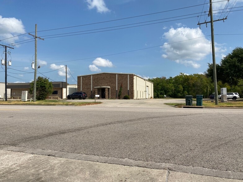 More Photos Of 4950 Washington Blvd, Beaumont Light Manufacturing For Sale