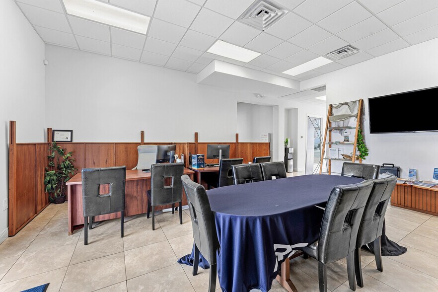 More Photos Of 250-300 SW Monterey Rd, Stuart Freestanding For Lease