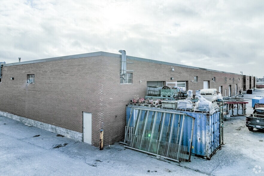 More Photos Of 250-270 Steelcase Rd, Markham Warehouse For Lease
