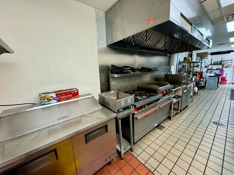 More Photos Of 2000 Harrison St, Hollywood Unknown For Lease