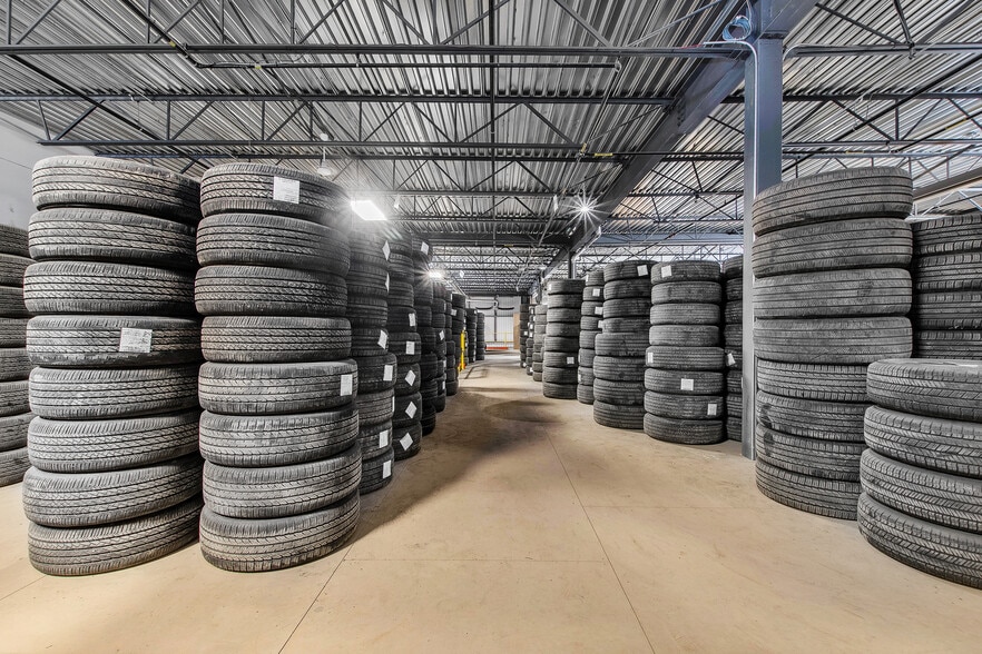 More Photos Of 14410 Rue Rolland-Desjardins, Mirabel Warehouse For Sale