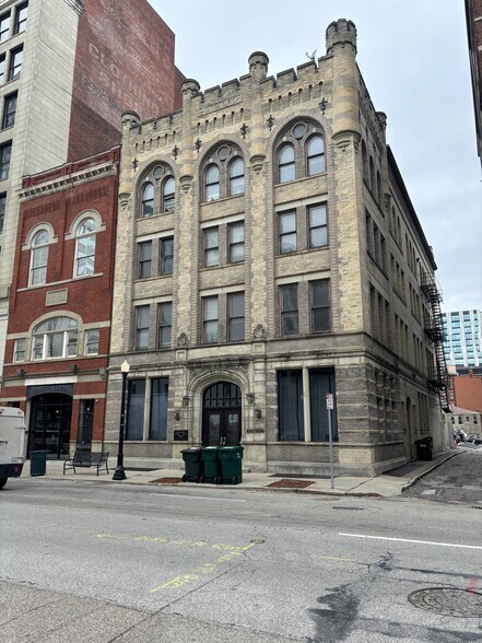 More Photos Of 114 E Eighth St, Cincinnati Loft Creative Space For Lease